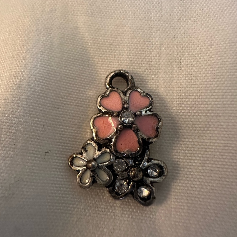 Pink daisy necklace